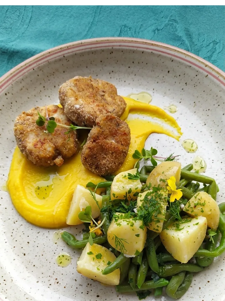 Spinarolo in Crosta con Fagiolini e Crema di Patate allo Zafferano