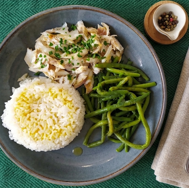 Trio Gentile: Branzino al Forno, Riso al Vapore e Fagiolini all'Olio EVO