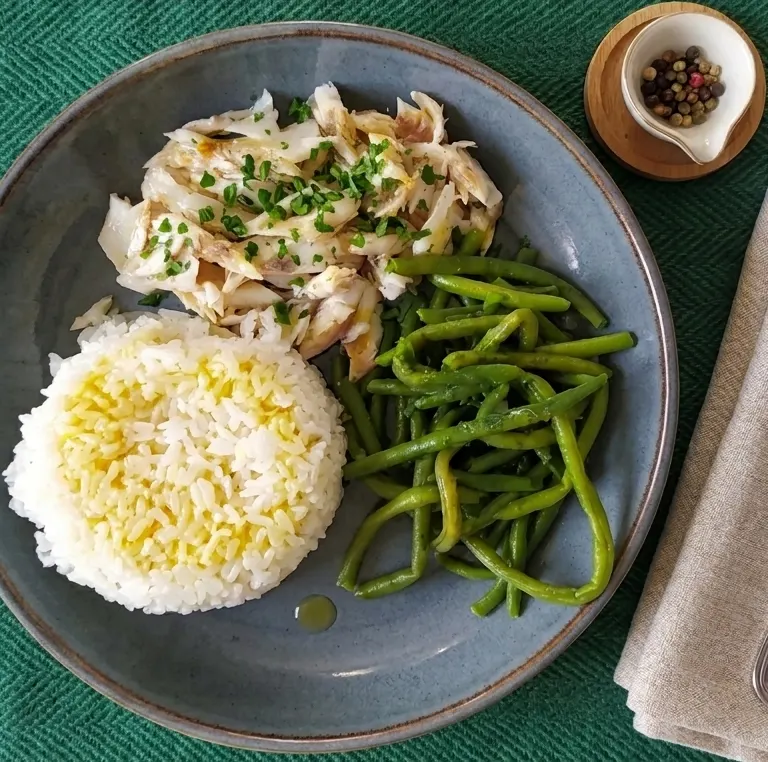 Trio Gentile: Branzino al Forno, Riso al Vapore e Fagiolini all'Olio EVO